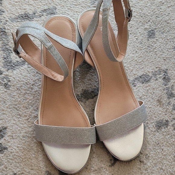 Elegant Silver Ankle Strap Women's Sandals - Picture 8 of 10